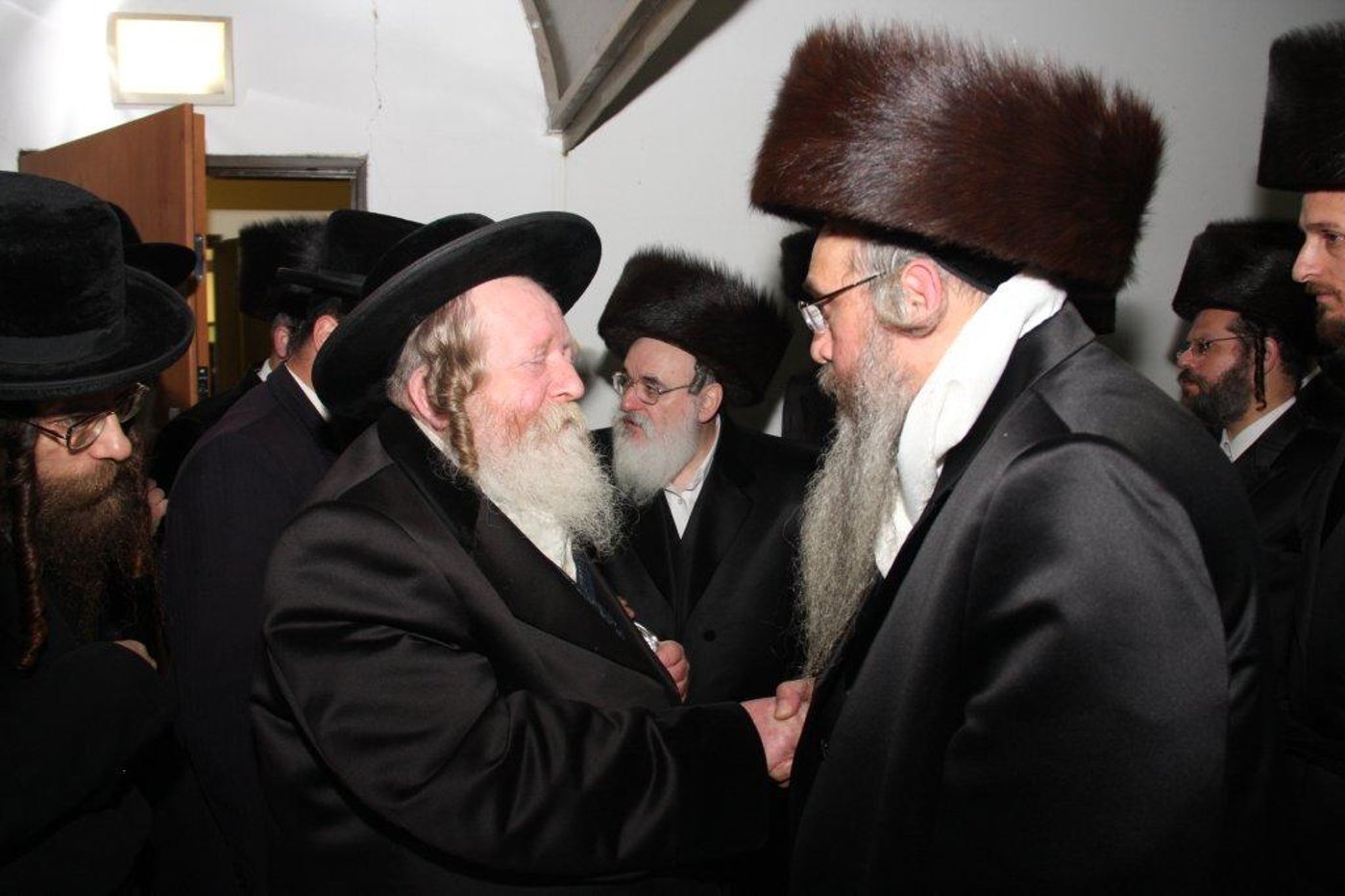 צפו בגלריה: ‏‏שמחת החתונה בחצר מטרסדורף
