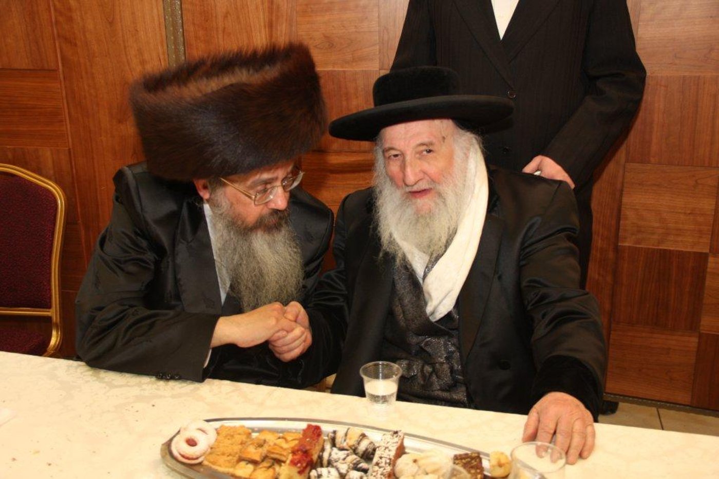 צפו בגלריה: ‏‏שמחת החתונה בחצר מטרסדורף