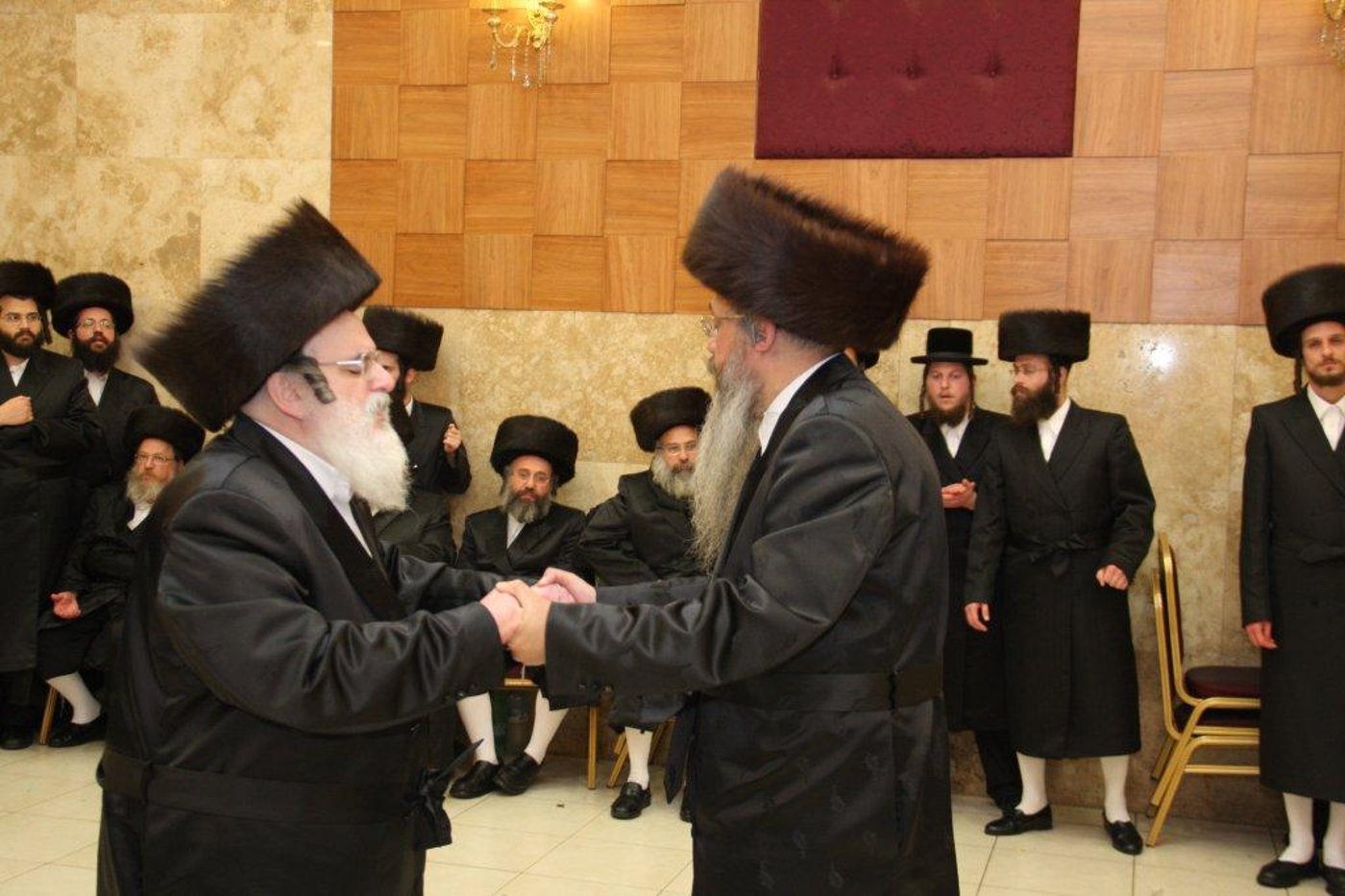 צפו בגלריה: ‏‏שמחת החתונה בחצר מטרסדורף