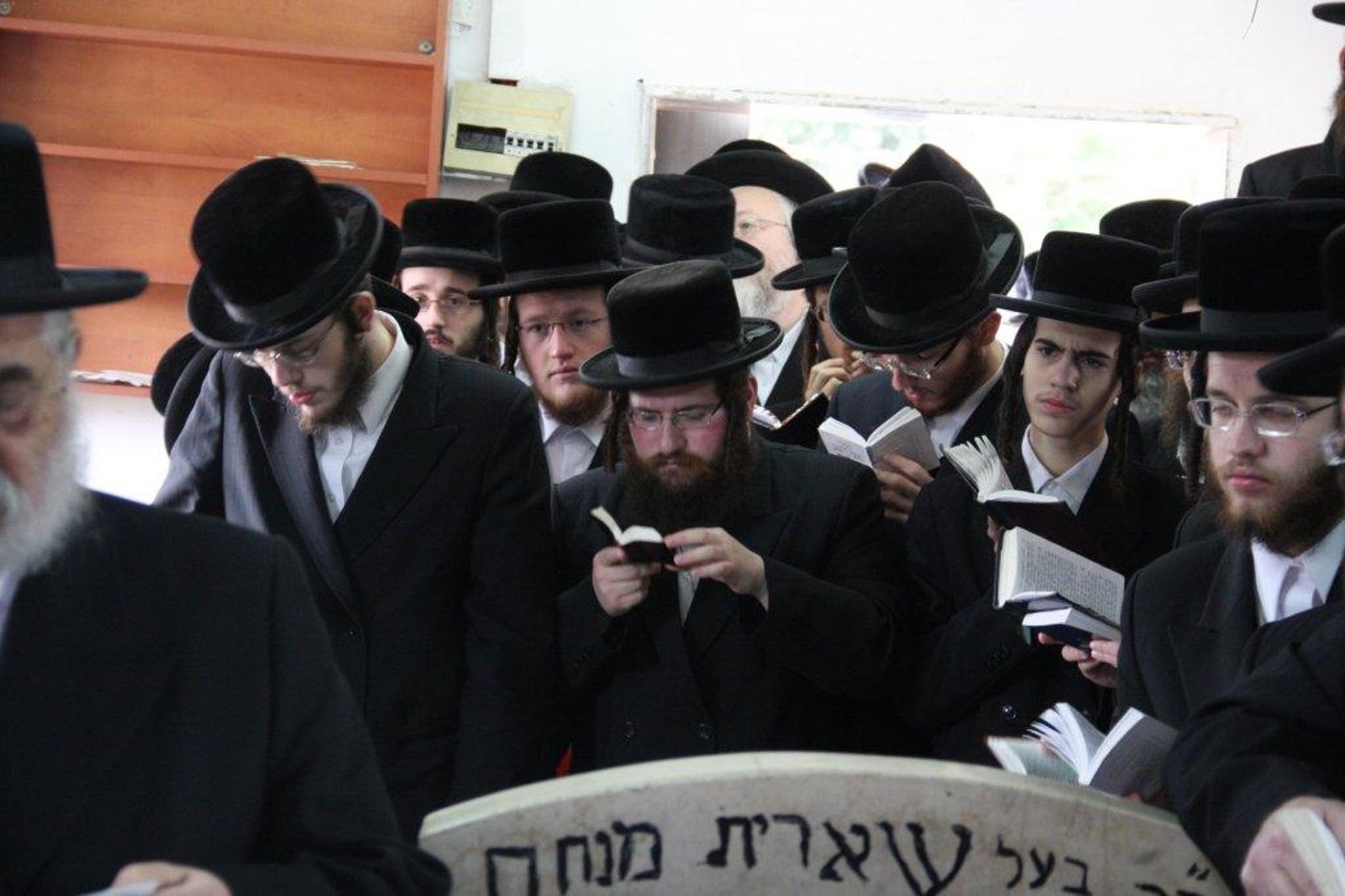 לרגל השמחה: האדמו"ר מסערט ויז'ניץ באוהל אדמו"רי בית ויז'ניץ