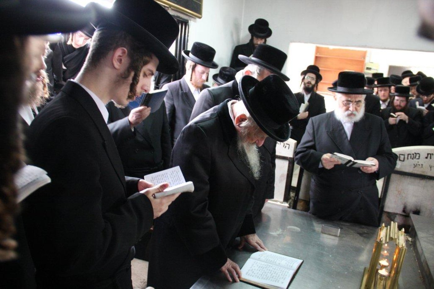 לרגל השמחה: האדמו"ר מסערט ויז'ניץ באוהל אדמו"רי בית ויז'ניץ