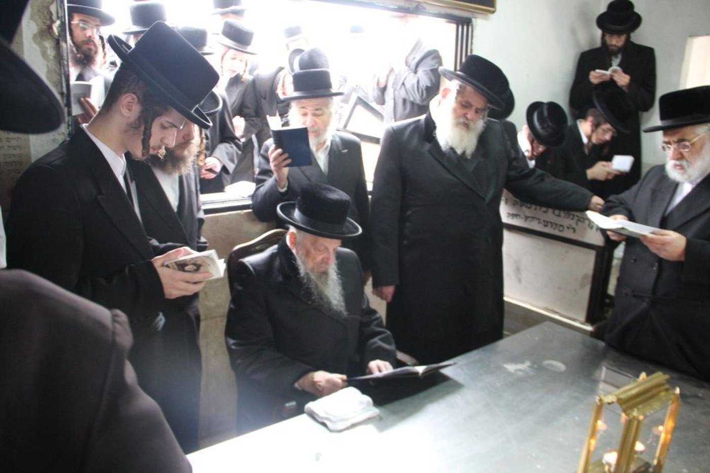 לרגל השמחה: האדמו"ר מסערט ויז'ניץ באוהל אדמו"רי בית ויז'ניץ