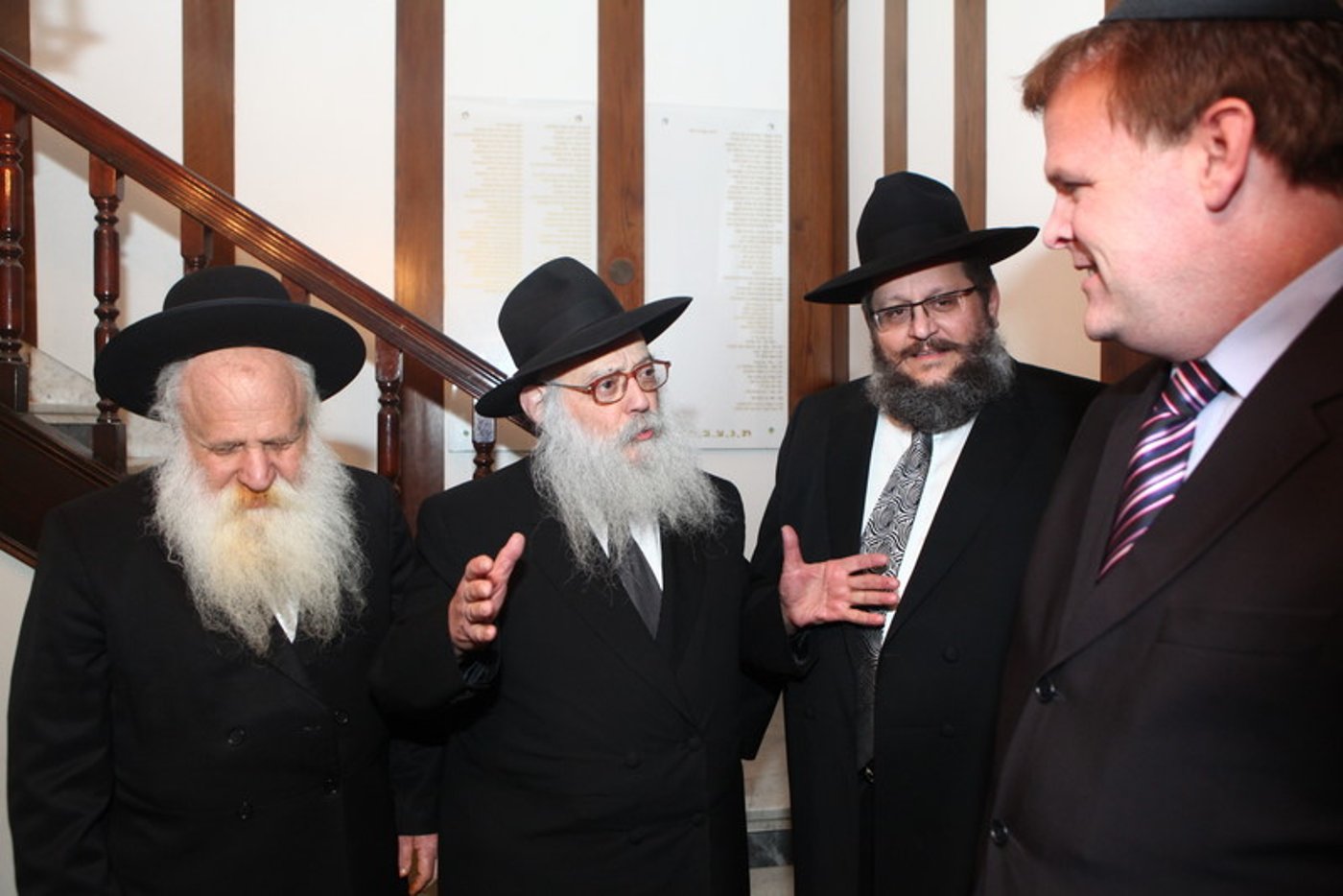 בביקור בכפר-חב"ד: שר החוץ הקנדי חשף את צביעות העולם