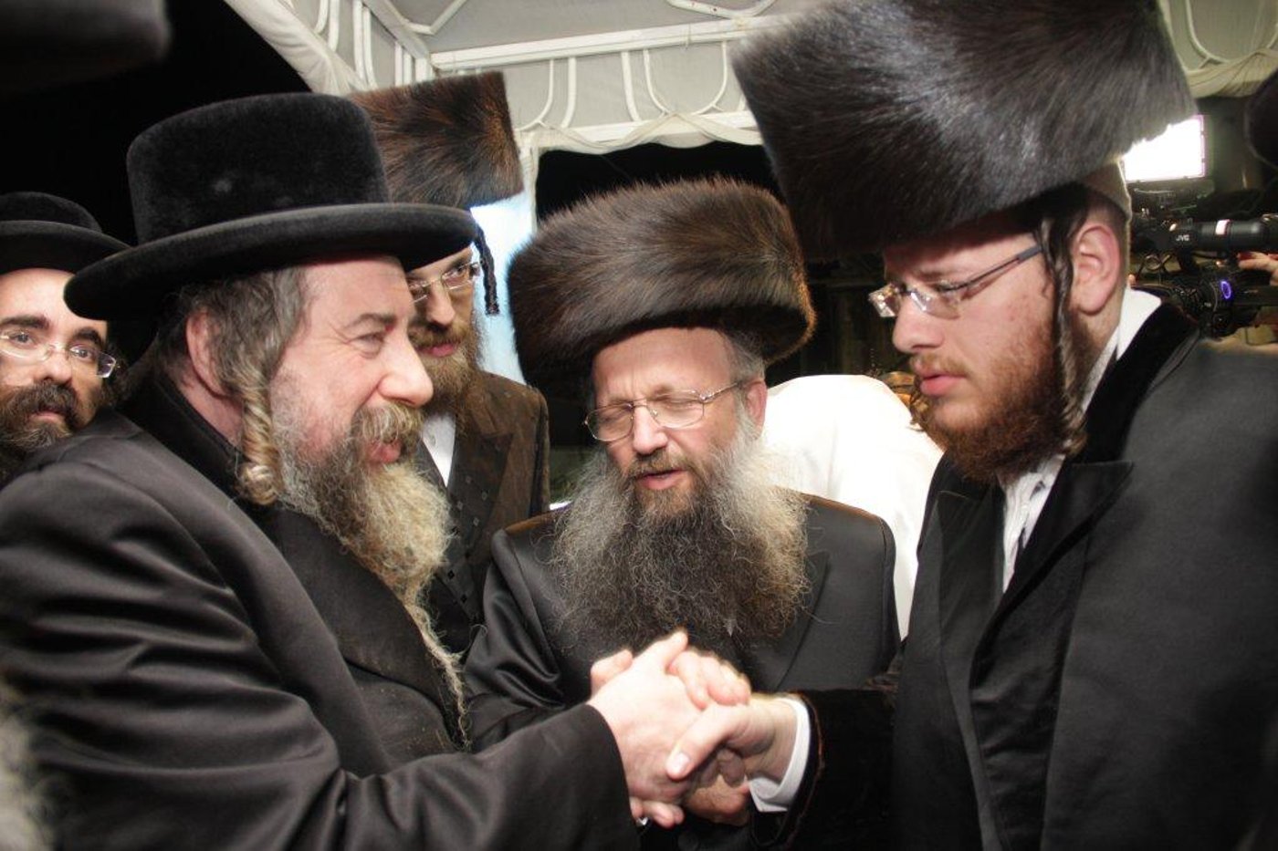 צפו בגלריה: ‏‏שמחת החתונה בחצר לעלוב
