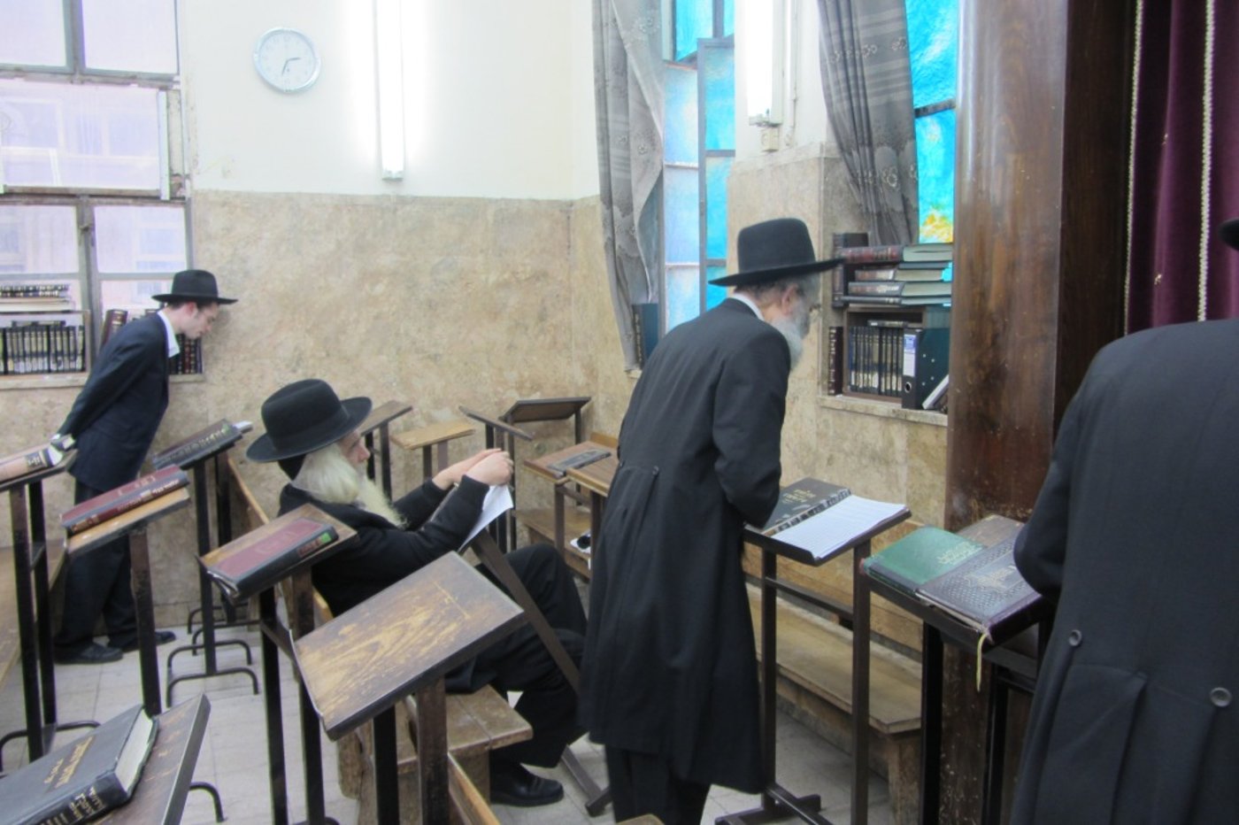 מצבו של הרב אלישיב החמיר: תפילות בהיכלי הישיבות בעולם