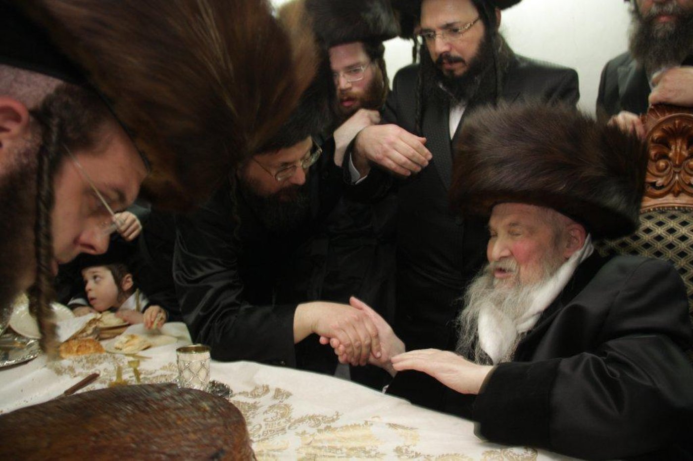 צפו בגלריה: האדמו"ר מנדבורנה השתתף בפידיון הבן לנינו