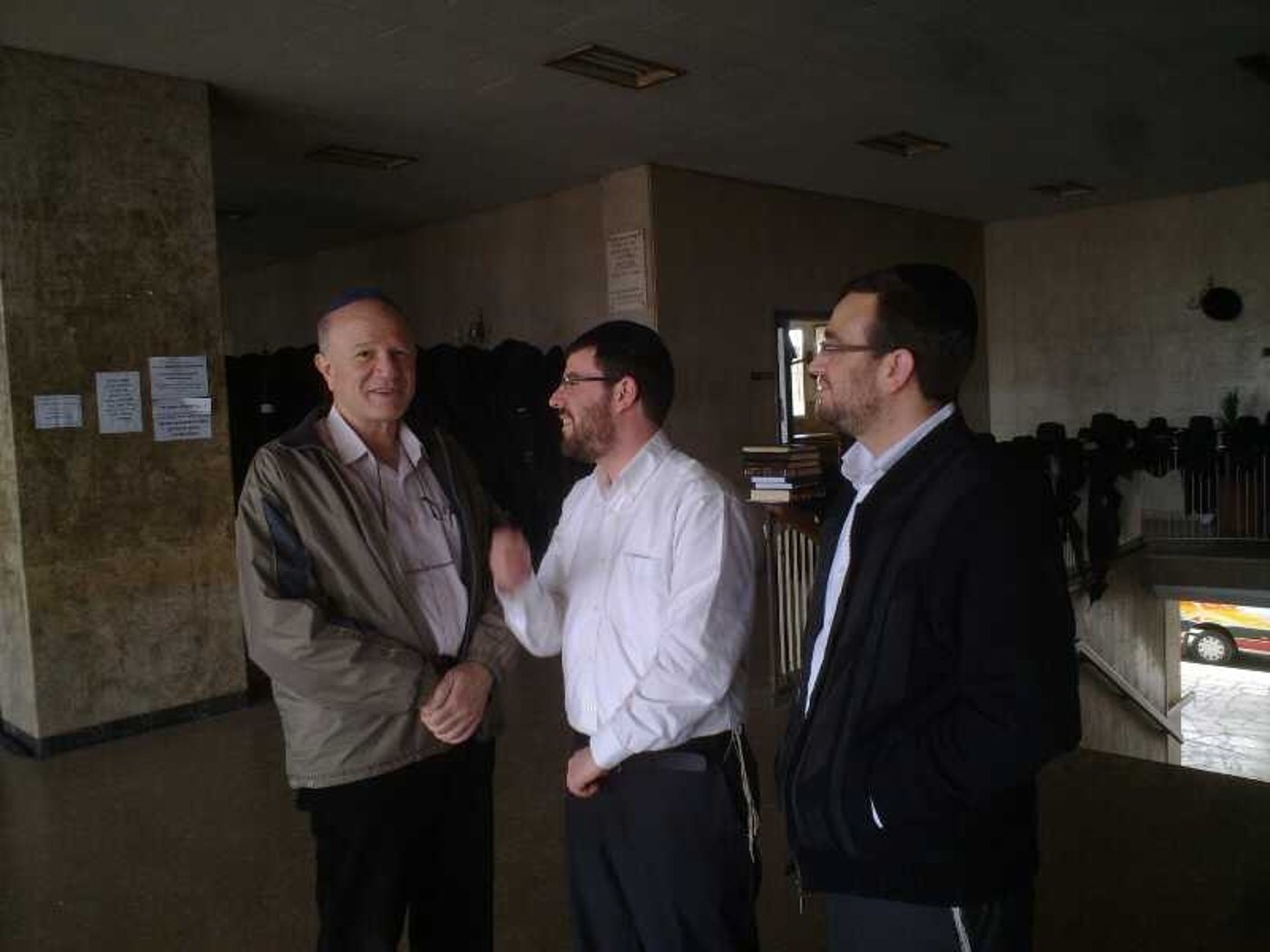 צפו: בכירי "הארץ" התפללו לרפואת הגרי"ש אלישיב