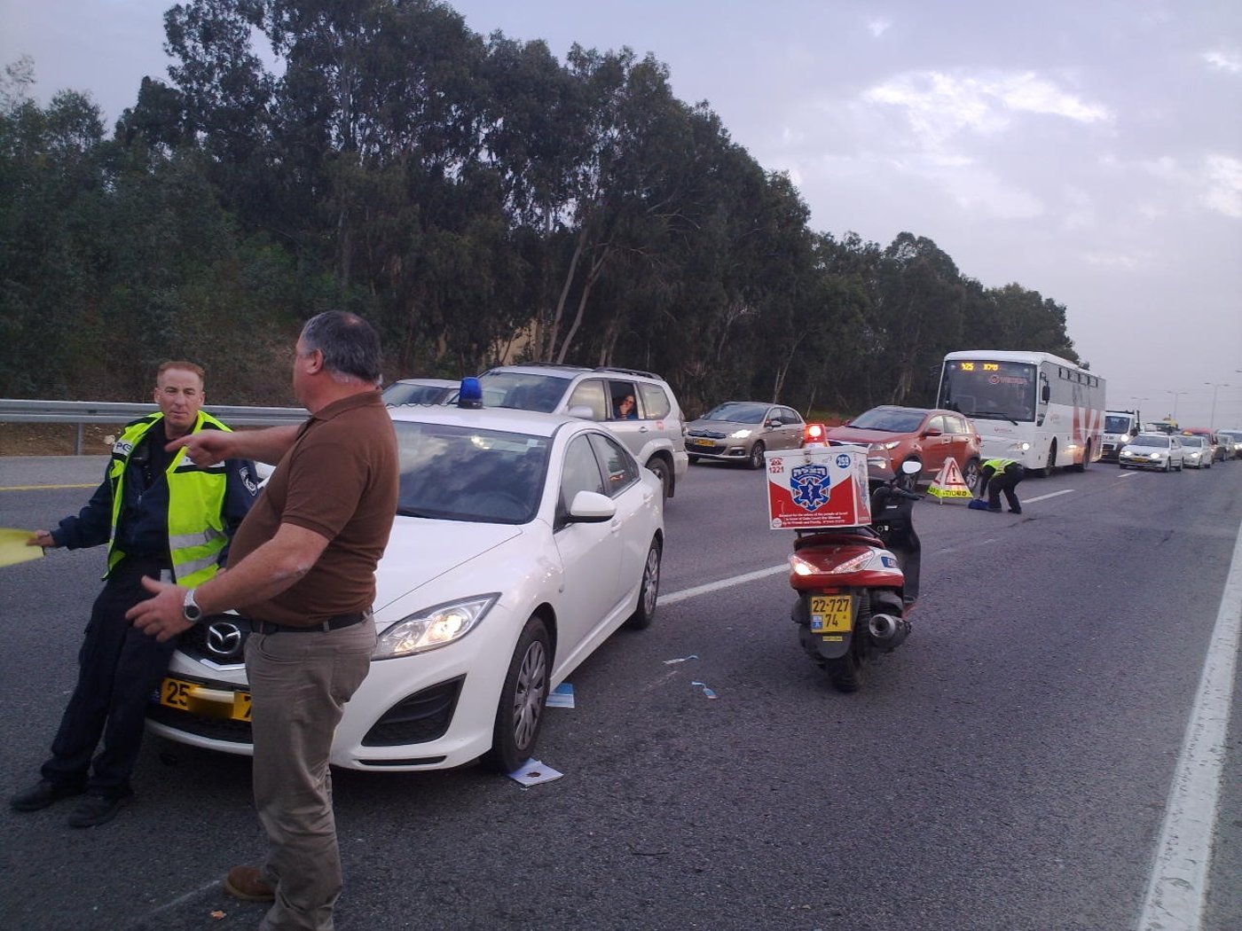 תאונה בכביש 4: נהגת התהפכה עם רכבה