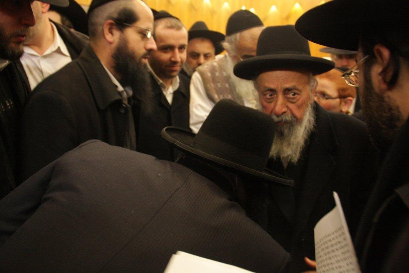 אמש בבני-ברק: עצרת תפילה לרפואת רבי ניסים פרץ