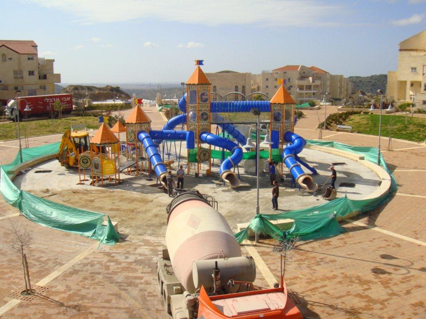 מתקן שעשועים מרהיב הוצב ב'עיר הילדים' ביתר עילית