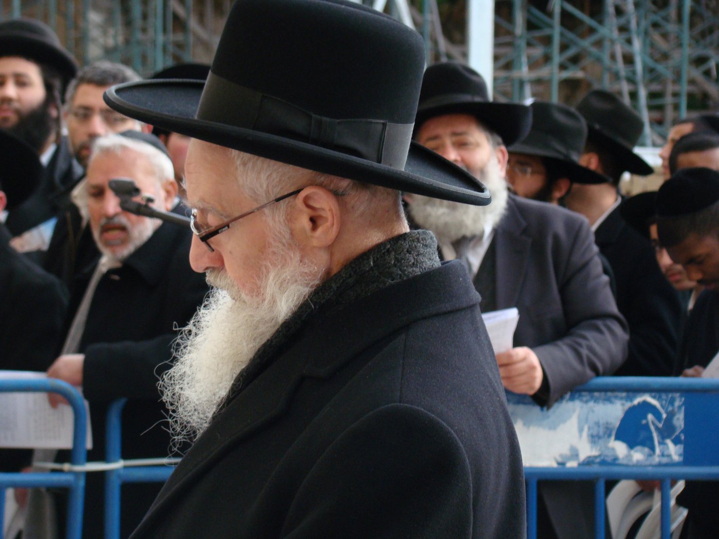 הפתעה בכותל: הרב יעקב חי יוסף הגיע לעצרת