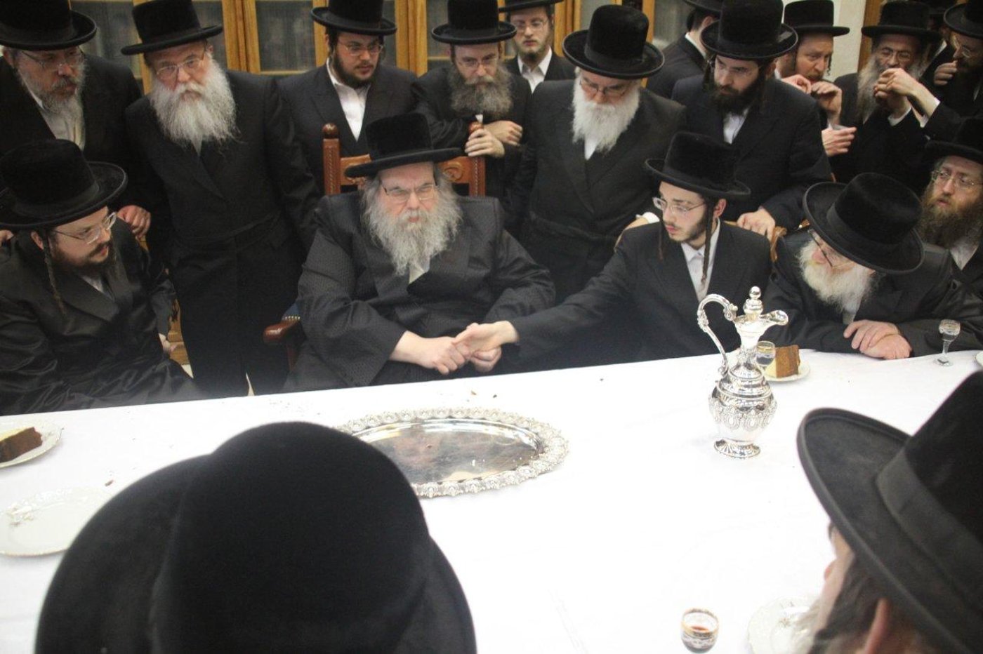 שמחה בבעלזא: נכד האדמו"ר סגר ווארט