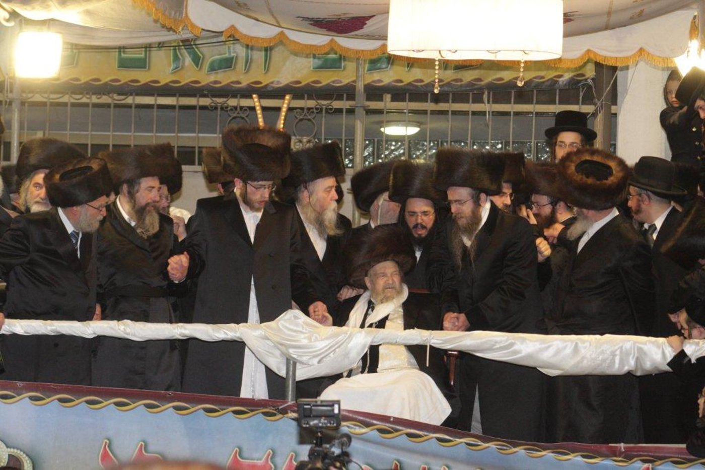 גלריה: חתונת נכדת האדמו"ר מנדבורנה