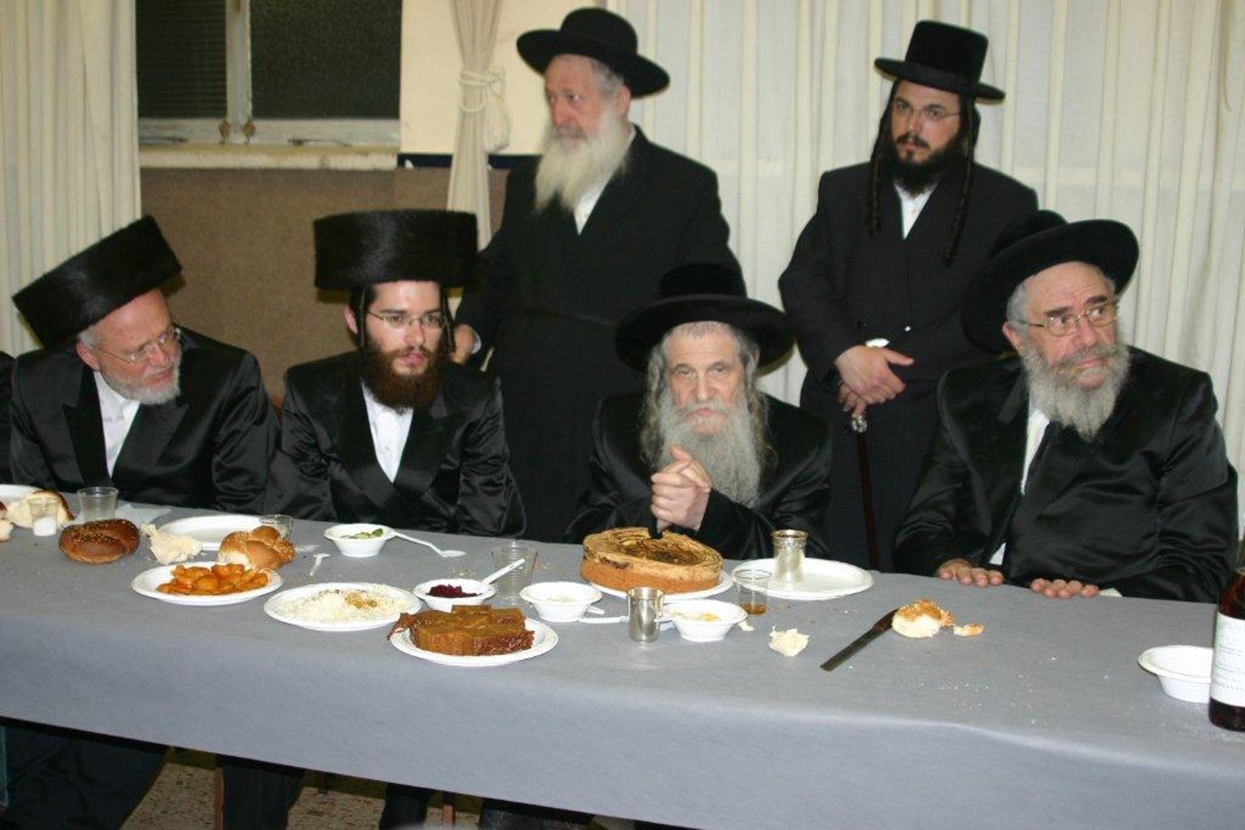 80 שנות תורה וחסידות • תמונות מחיי האדמו"ר מנדבורנה