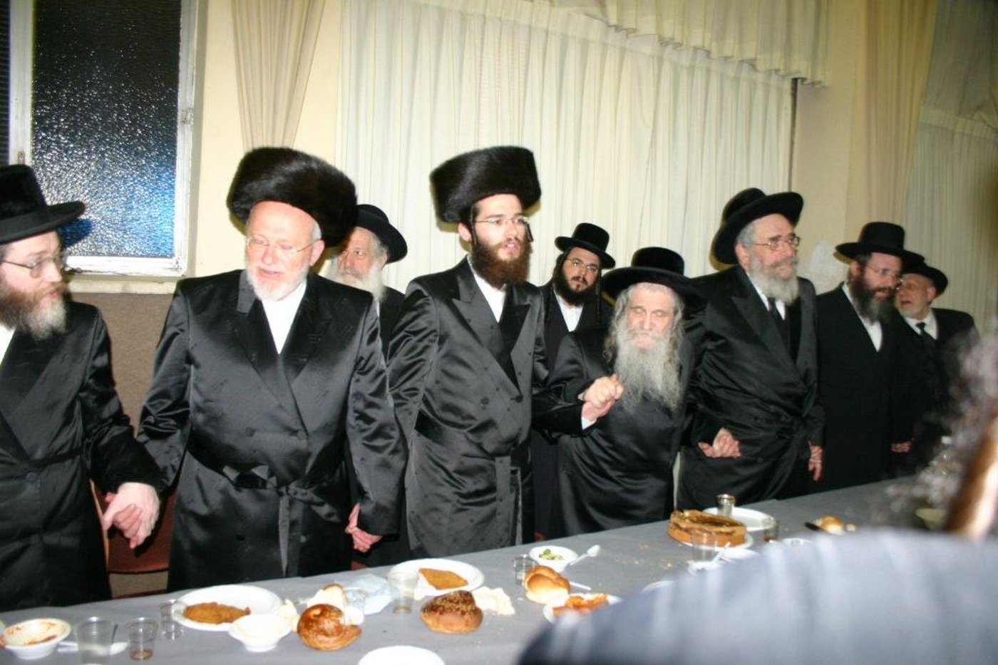 80 שנות תורה וחסידות • תמונות מחיי האדמו"ר מנדבורנה