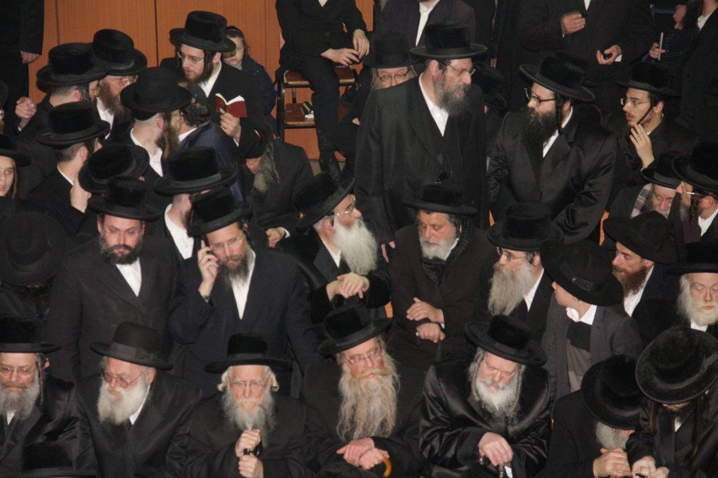 השמים בכו: אלפים בהלווית כ"ק אדמו"ר מנדבורנה זצ"ל