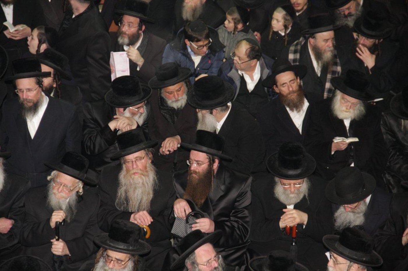 השמים בכו: אלפים בהלווית כ"ק אדמו"ר מנדבורנה זצ"ל