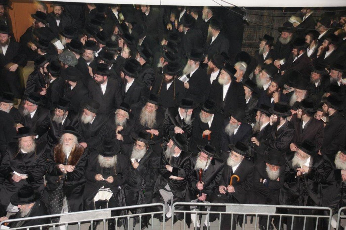 השמים בכו: אלפים בהלווית כ"ק אדמו"ר מנדבורנה זצ"ל