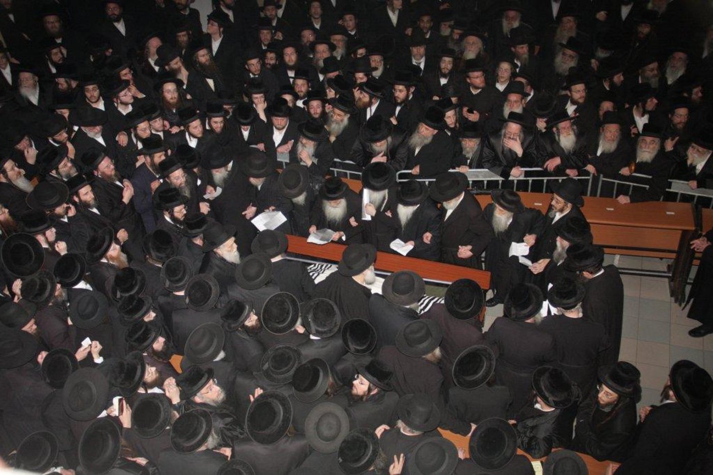השמים בכו: אלפים בהלווית כ"ק אדמו"ר מנדבורנה זצ"ל