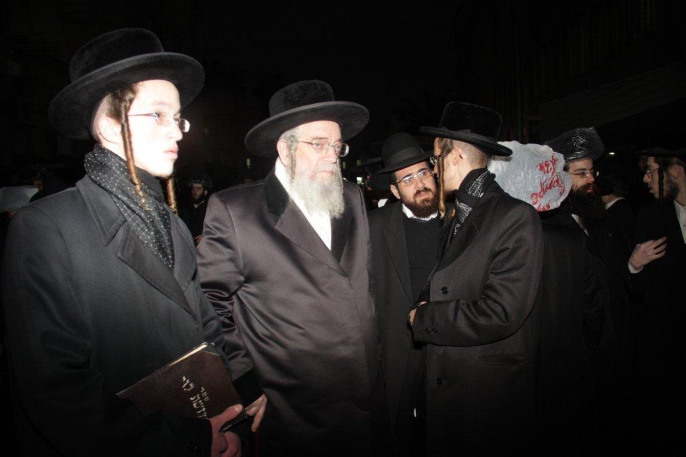 השמים בכו: אלפים בהלווית כ"ק אדמו"ר מנדבורנה זצ"ל