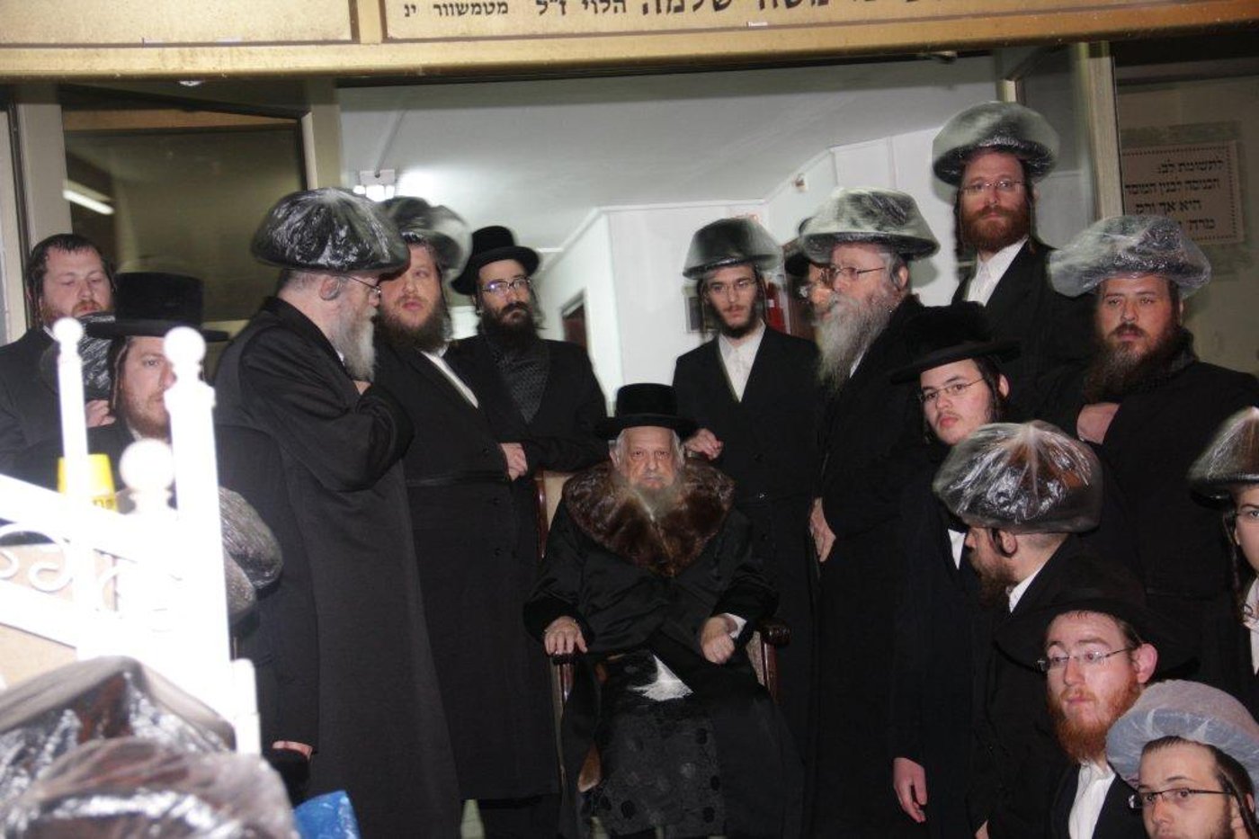 השמים בכו: אלפים בהלווית כ"ק אדמו"ר מנדבורנה זצ"ל