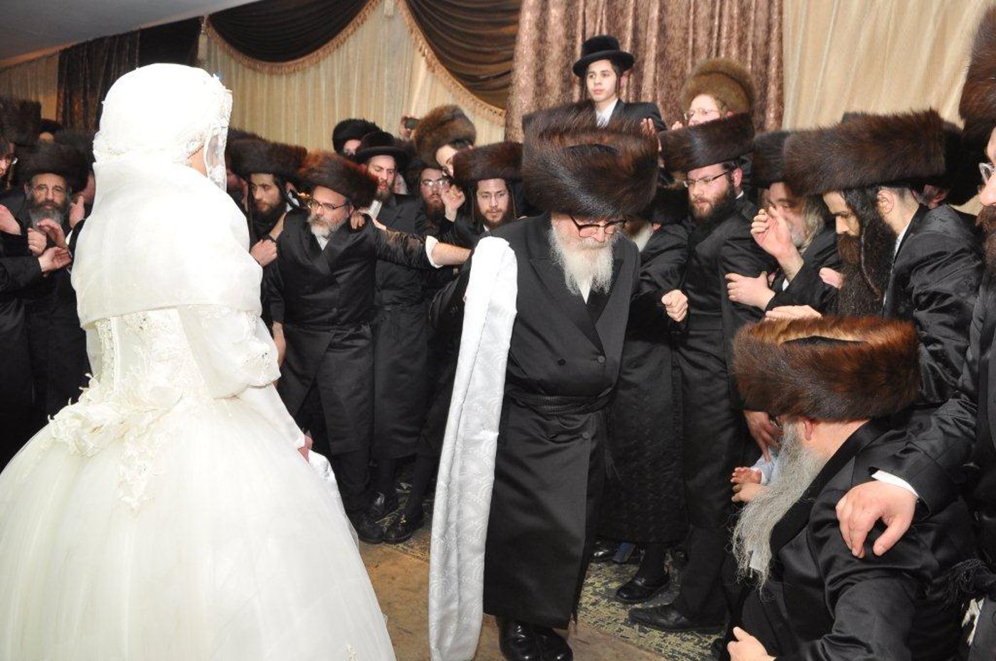 גלריית ענק: שמחת בית בעלזא-מכנובקא