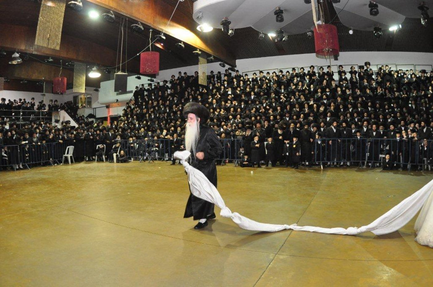 גלריית ענק: שמחת בית בעלזא-מכנובקא