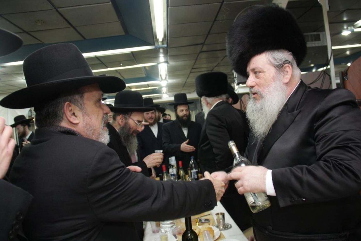 אחדות: העסקונה החרדית בחתונת בתו של חנוך זייברט