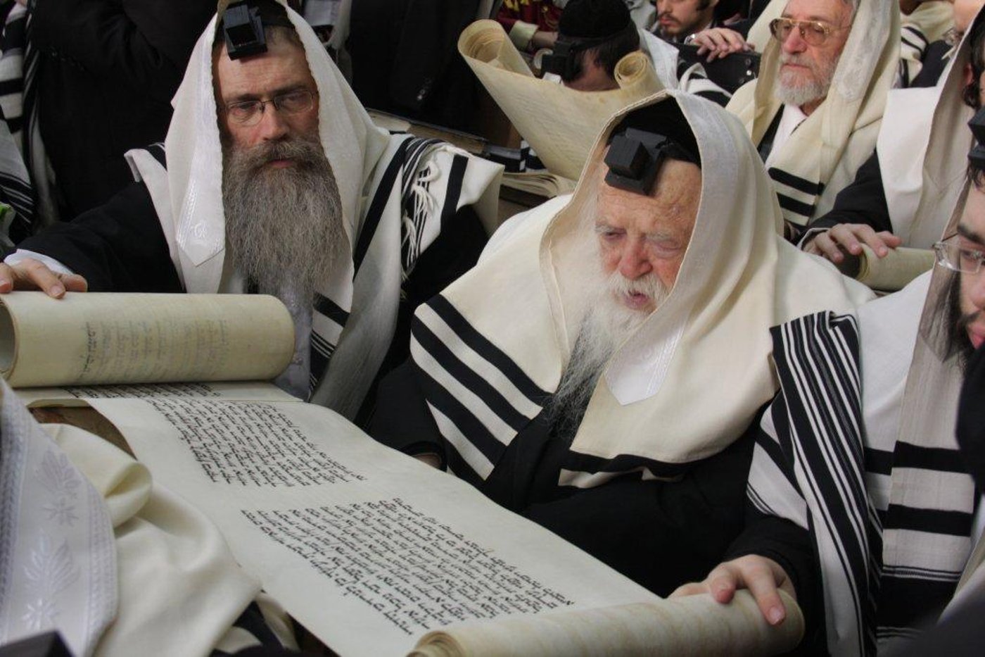 לאחר קריאת המגילה: ברית לנין גדולי ישראל