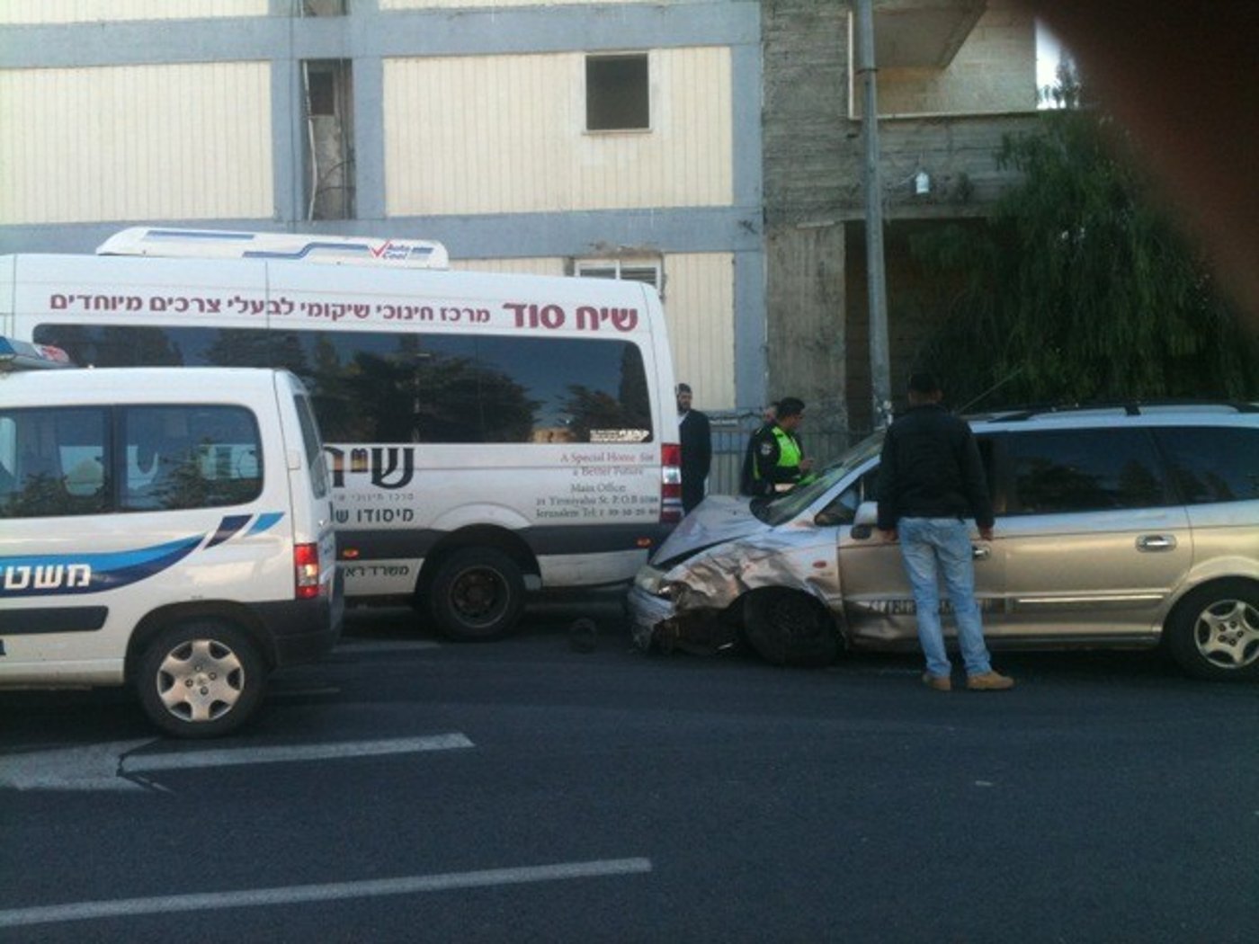 ירושלים: רכב איבד שליטה והתנגש ברכב הסעות