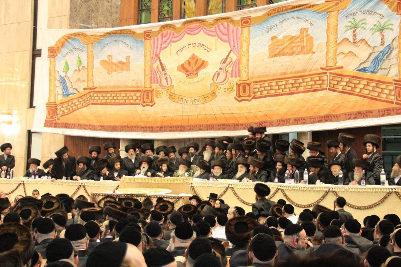 פרויקט ענק ב'כיכר השבת': 96 שנות אור, 96 תמונות מרהיבות