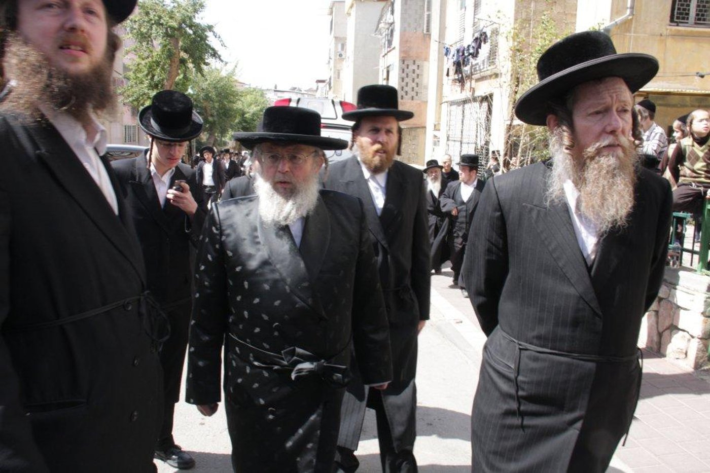 תיעוד ענק: גדולי ישראל בהלווית האדמו"ר מויז'ניץ