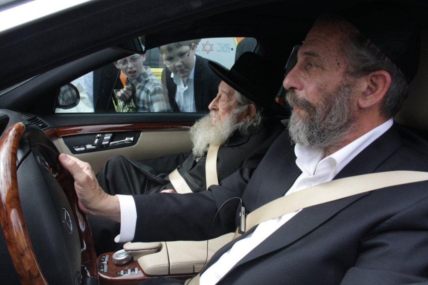 תיעוד ענק: גדולי ישראל בהלווית האדמו"ר מויז'ניץ