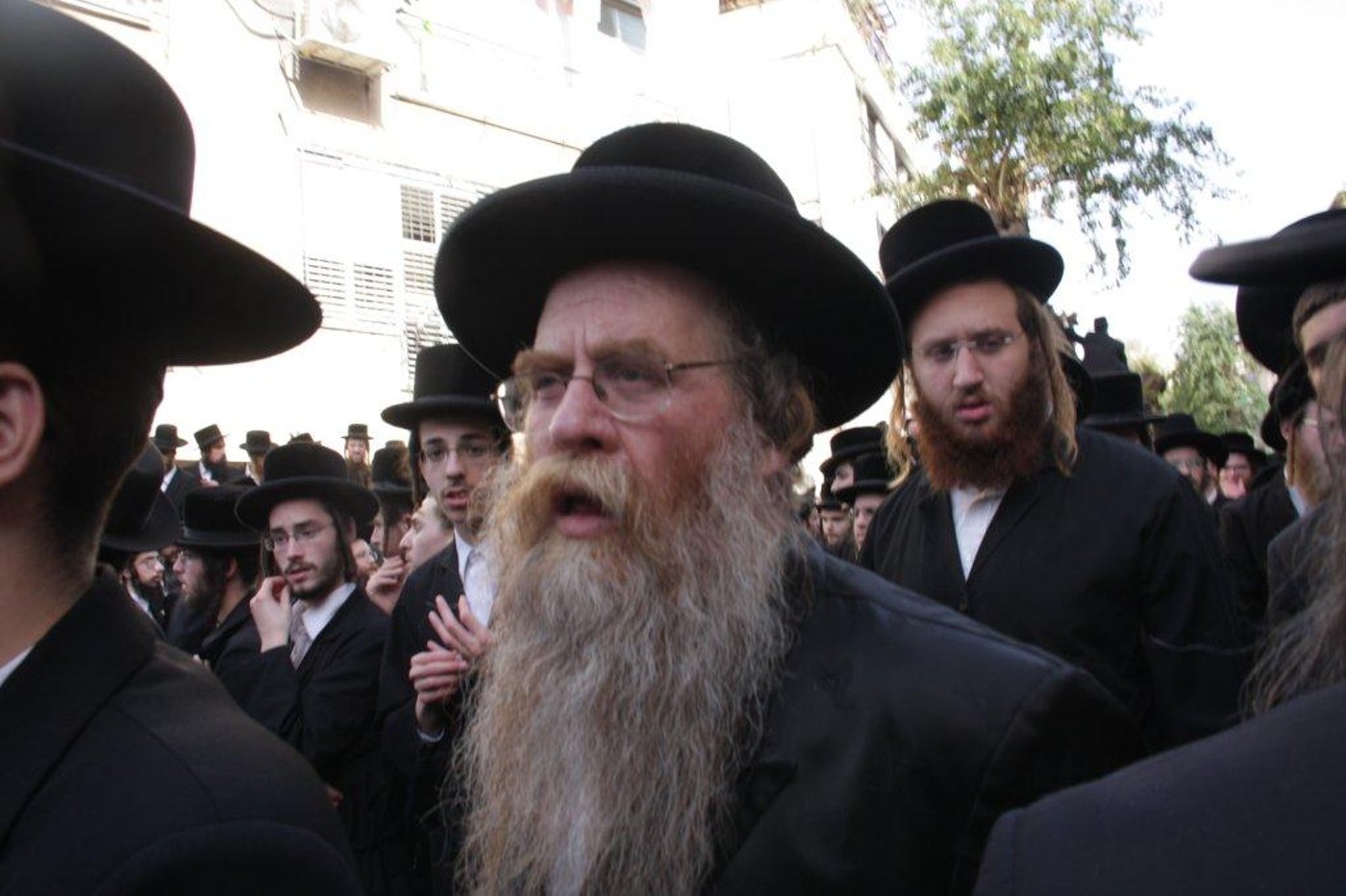 תיעוד ענק: גדולי ישראל בהלווית האדמו"ר מויז'ניץ