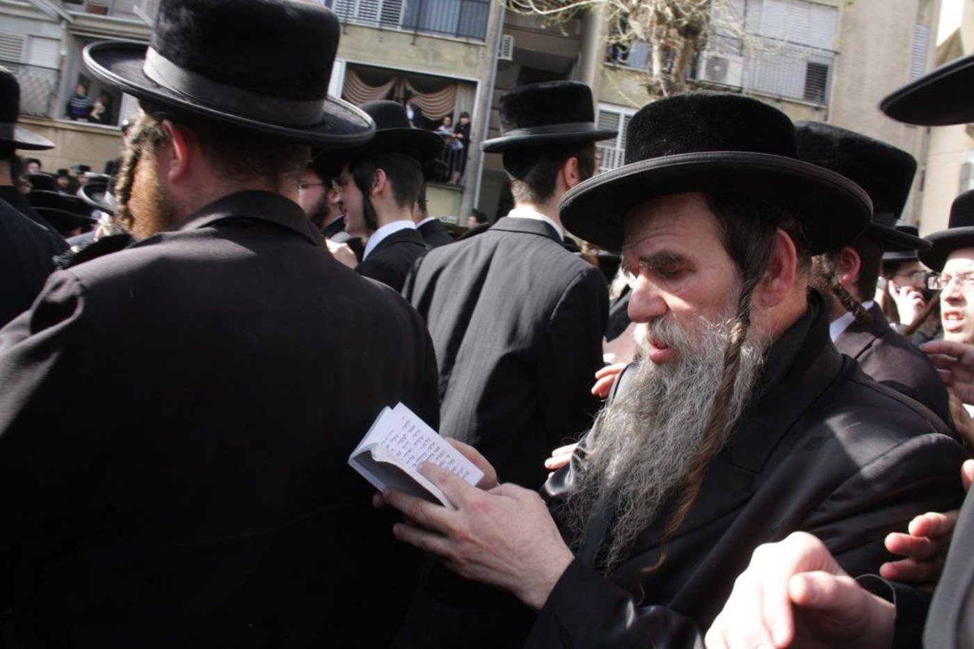 תיעוד ענק: גדולי ישראל בהלווית האדמו"ר מויז'ניץ
