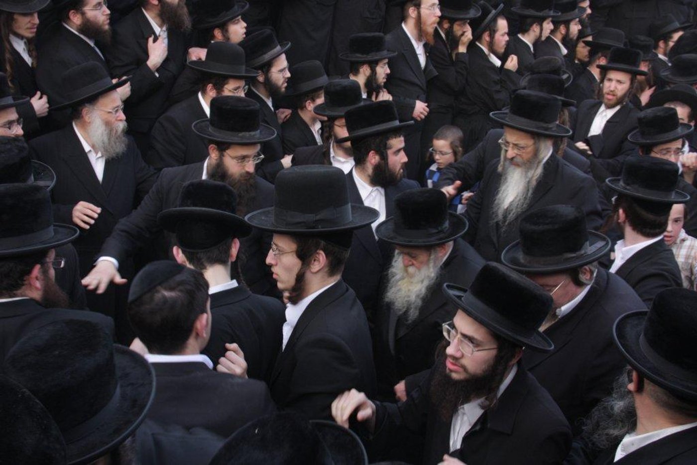 תיעוד ענק: גדולי ישראל בהלווית האדמו"ר מויז'ניץ