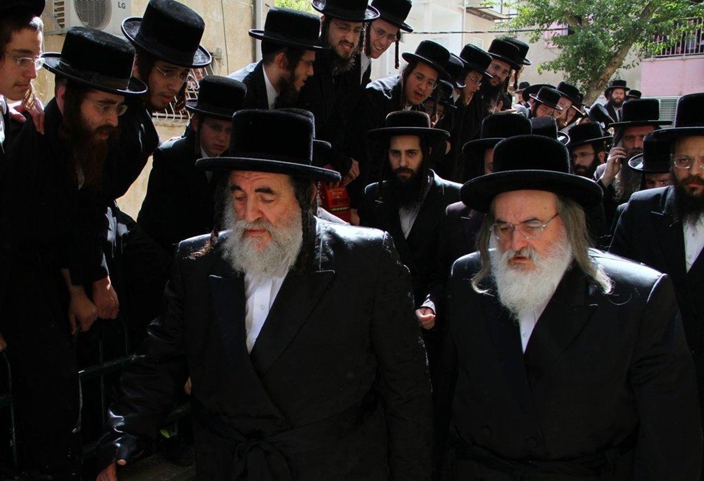 תיעוד ענק: גדולי ישראל בהלווית האדמו"ר מויז'ניץ