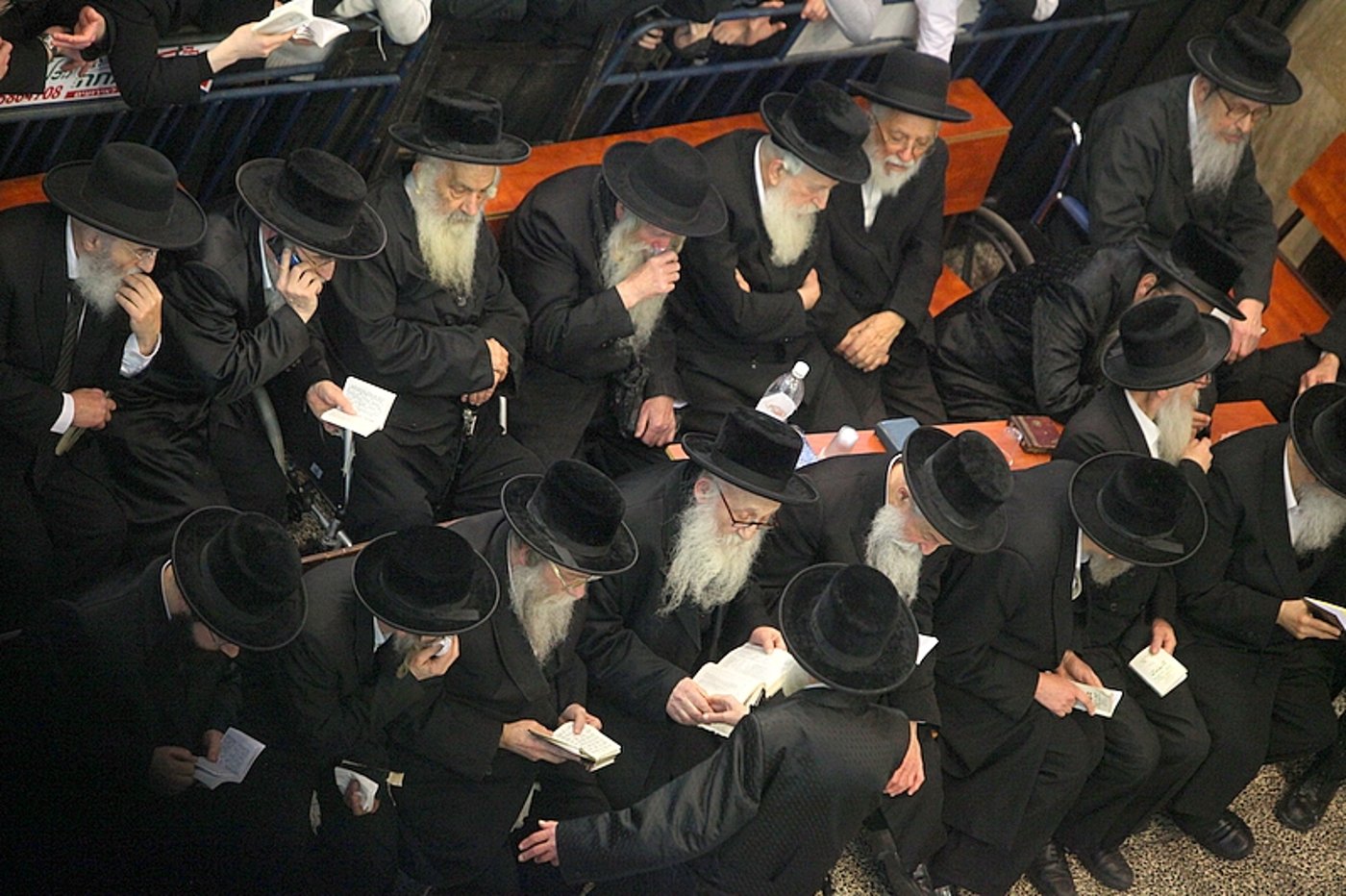 וכל בית ישראל יבכו ● מאה תמונות מהלווית האדמו"ר מויז'ניץ זצ"ל