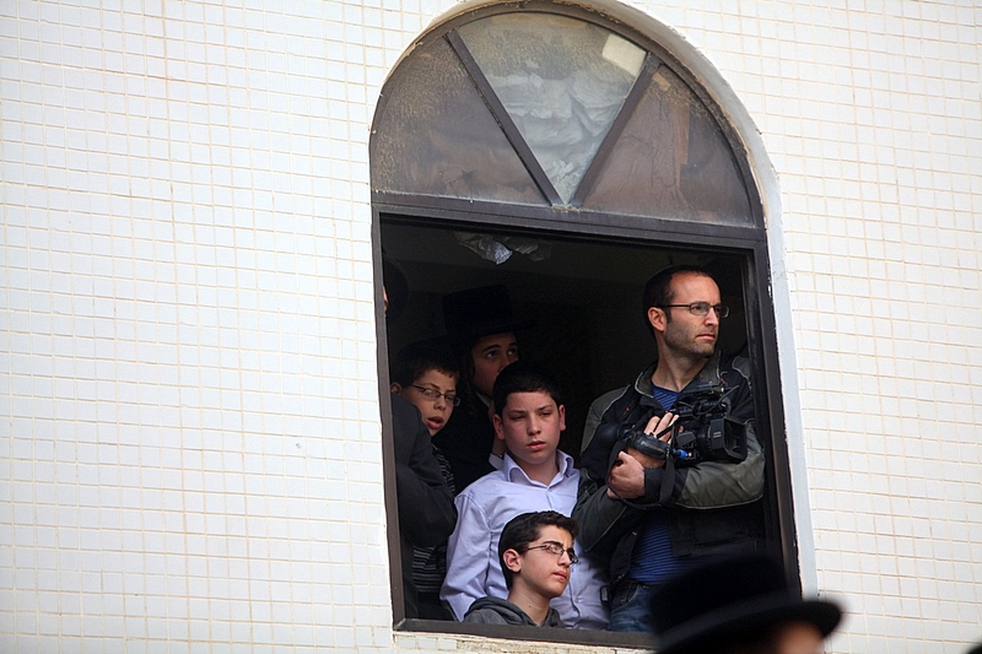 וכל בית ישראל יבכו ● מאה תמונות מהלווית האדמו"ר מויז'ניץ זצ"ל