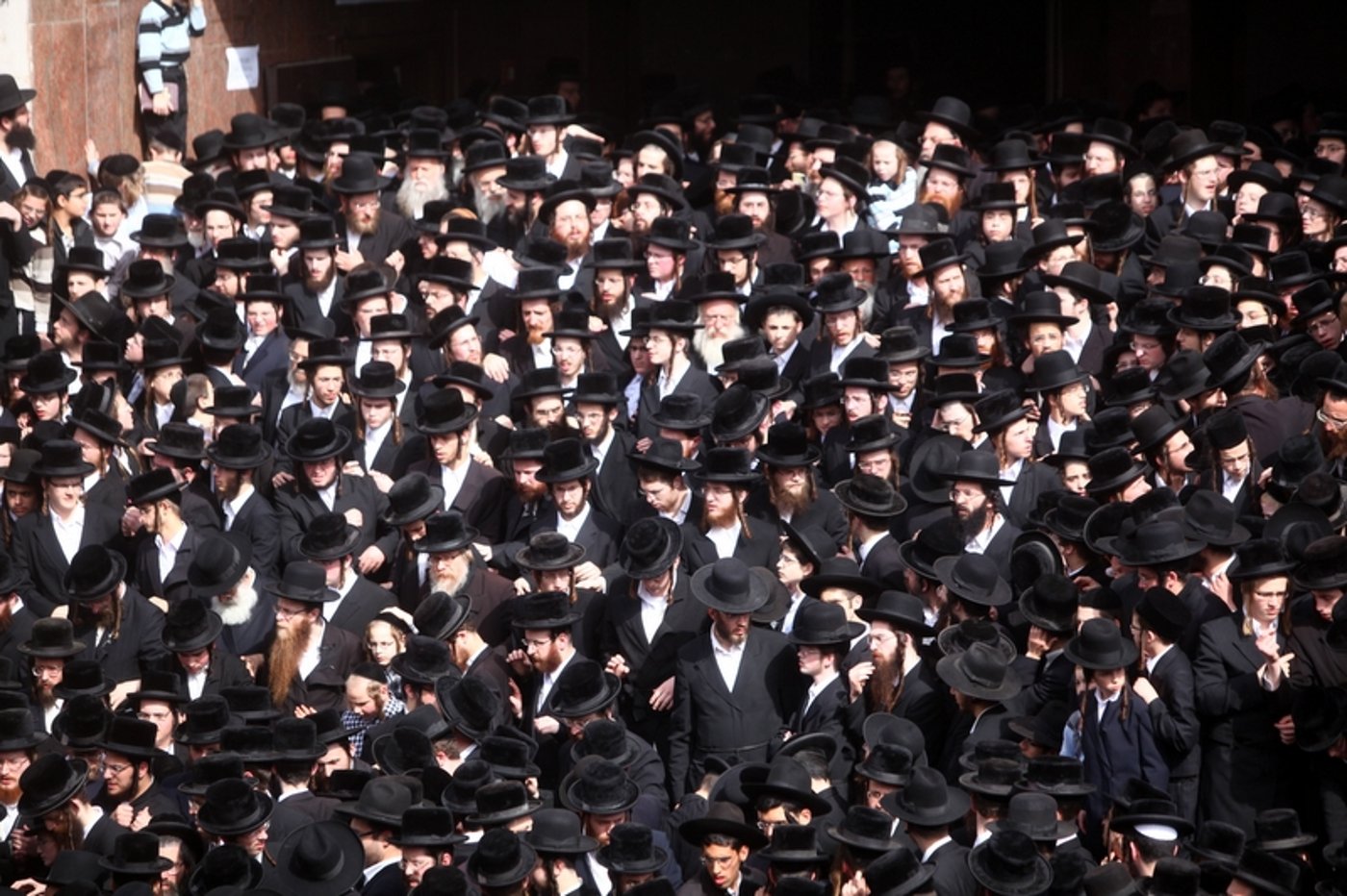 וכל בית ישראל יבכו ● מאה תמונות מהלווית האדמו"ר מויז'ניץ זצ"ל
