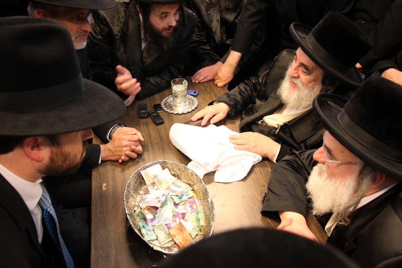 בשליחות הרב עובדיה יוסף: אטיאס ניחם בויז'ניץ