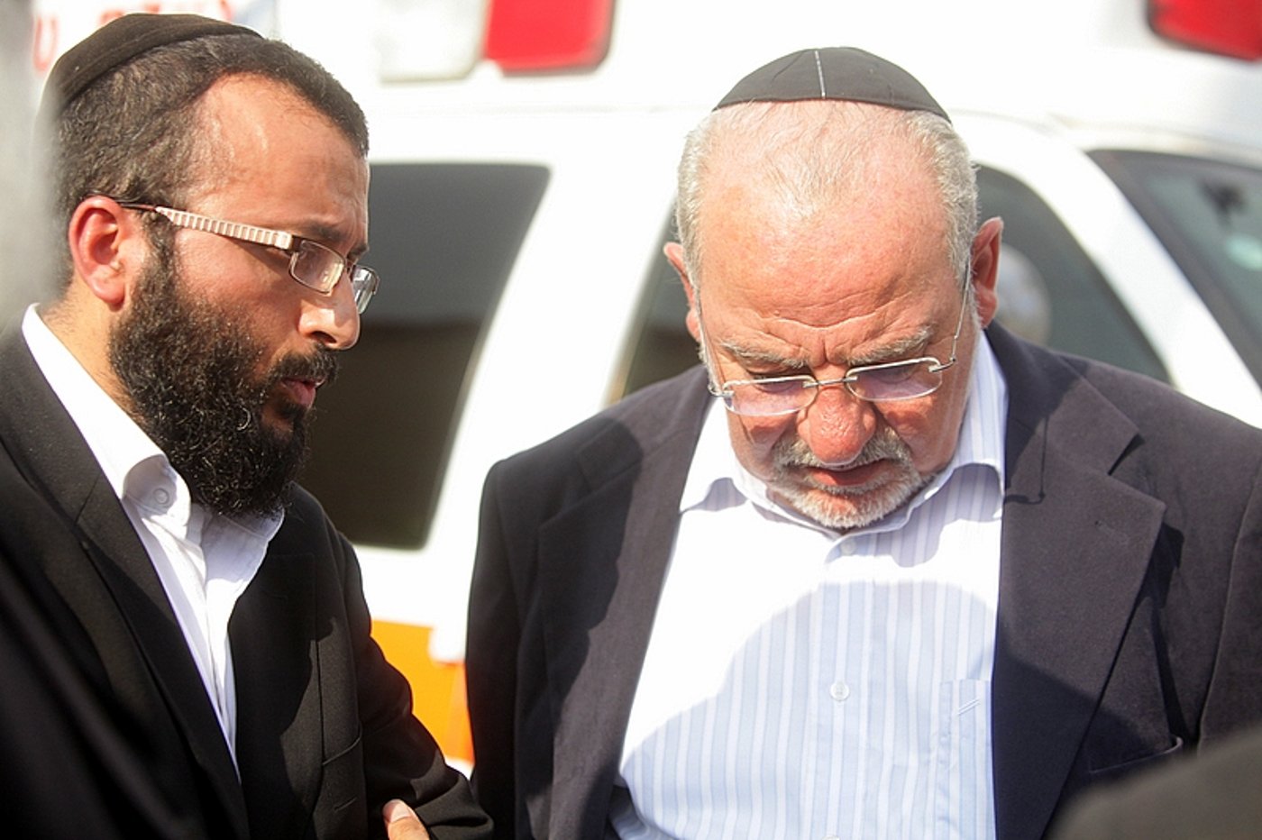 הלוויה אחת, שישה קברים ● האב ו-5 ילדיו הובאו למנוחות