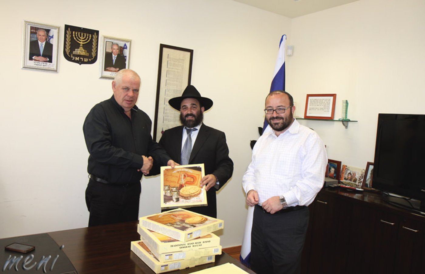 חסידי חב"ד חילקו מצות לשרי הממשלה
