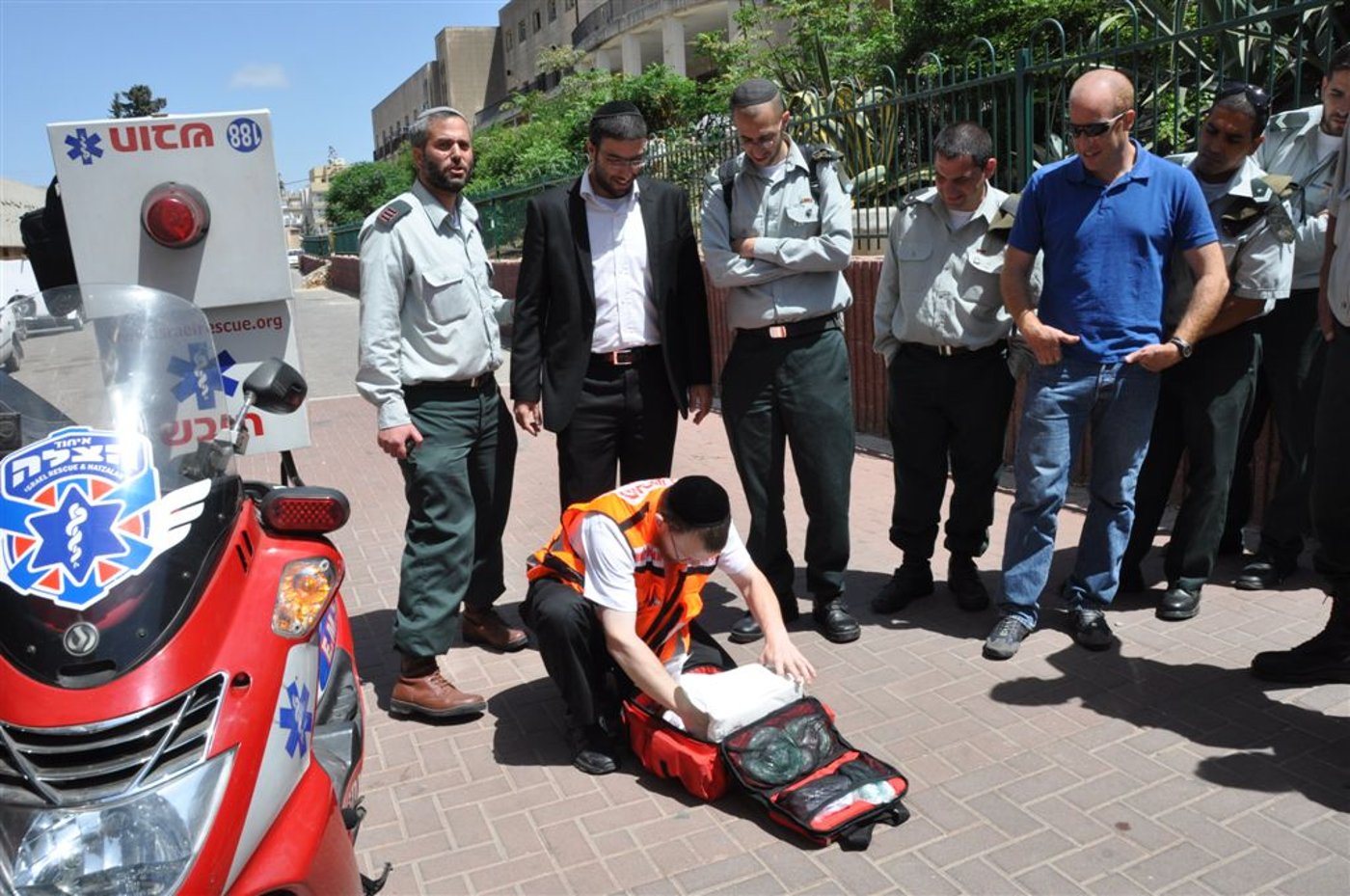 קצינים בכירים בצה"ל סיירו ברחובות העיר בני-ברק
