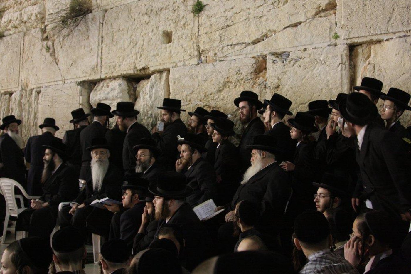 ויז'ניץ לעידן חדש: האדמו"ר התפלל עם החסידים בכותל