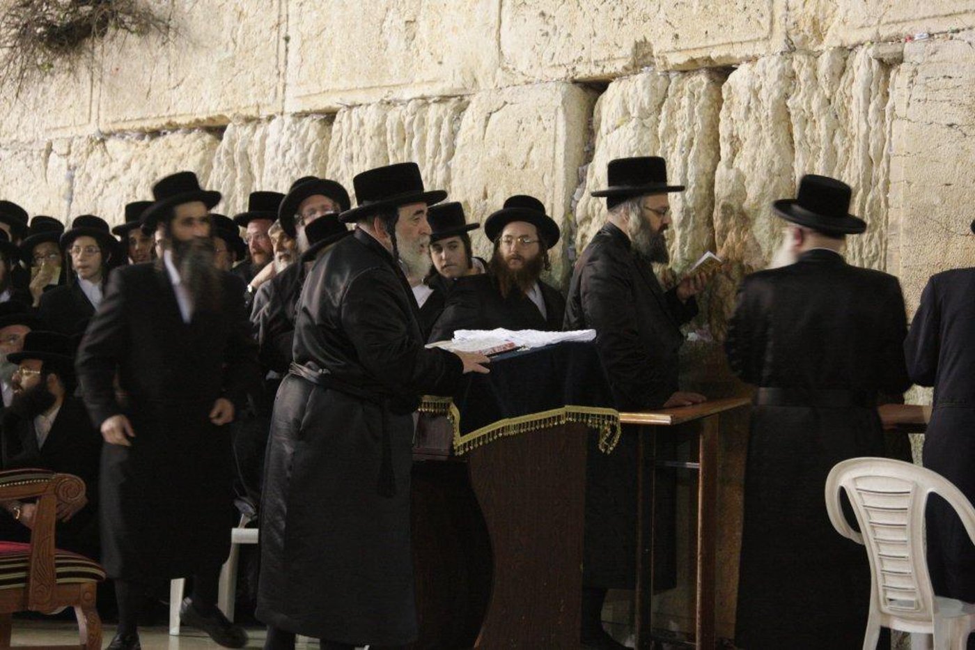 ויז'ניץ לעידן חדש: האדמו"ר התפלל עם החסידים בכותל