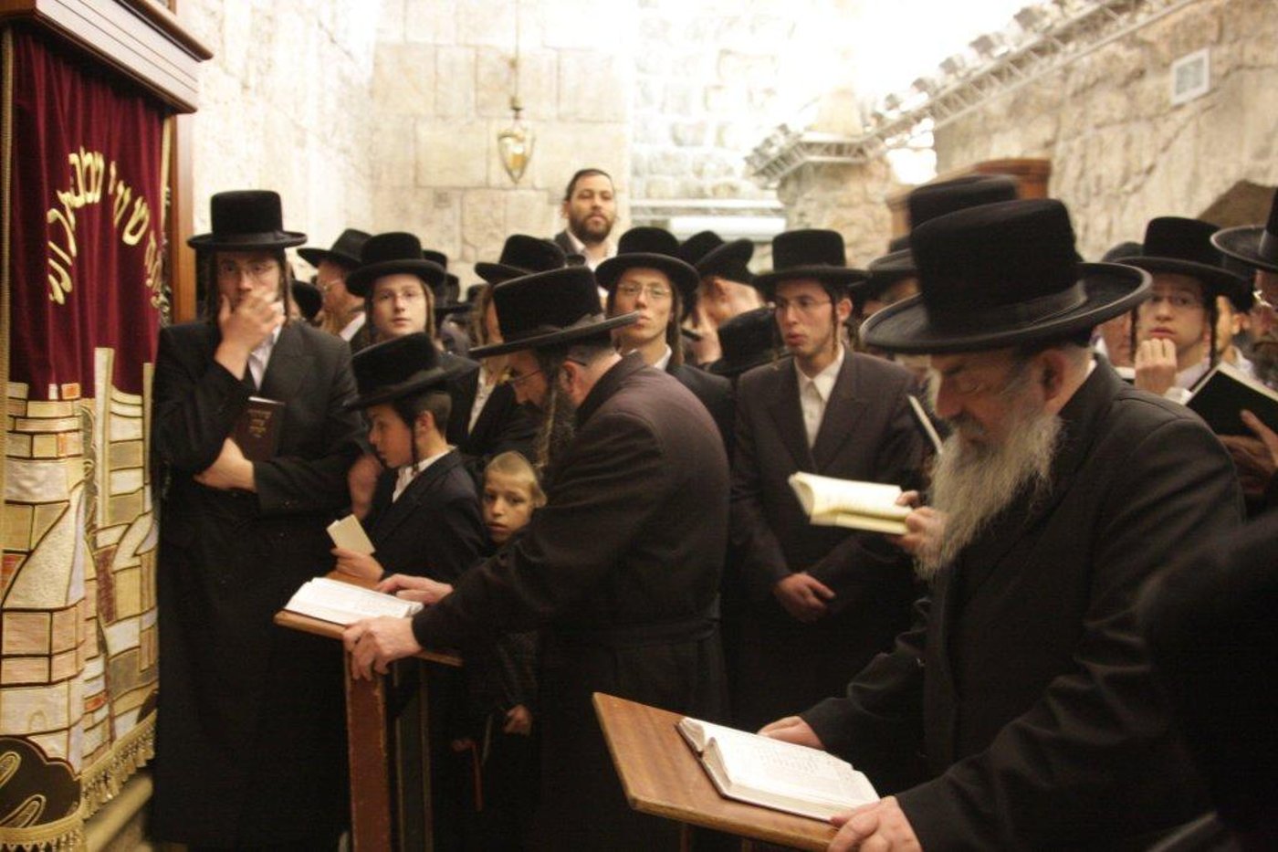 ויז'ניץ לעידן חדש: האדמו"ר התפלל עם החסידים בכותל