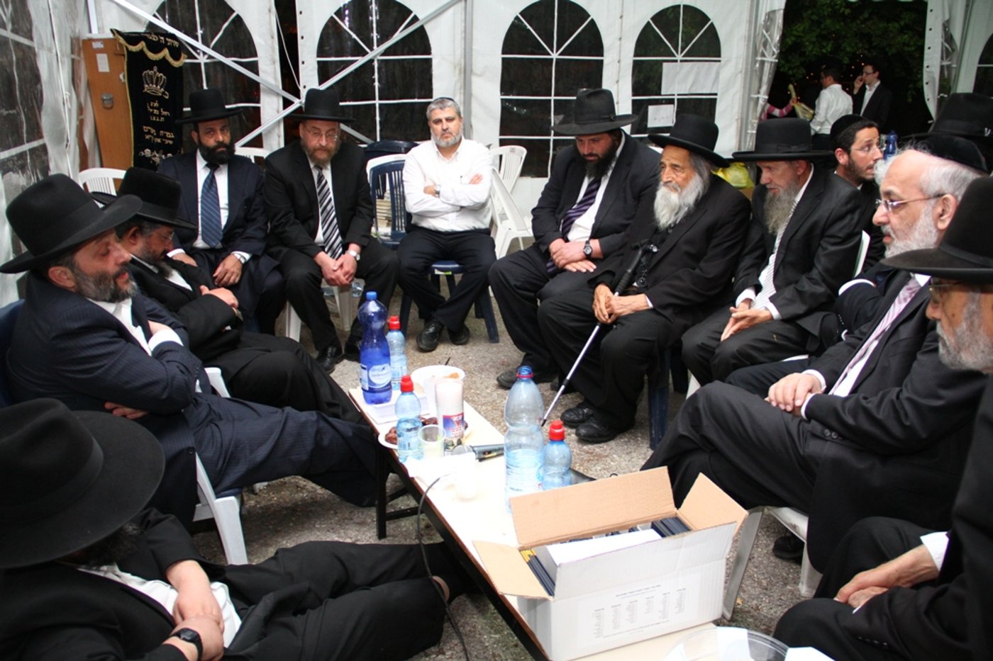 שבעה אצל דרעי: הנשיא פרס בא לנחם