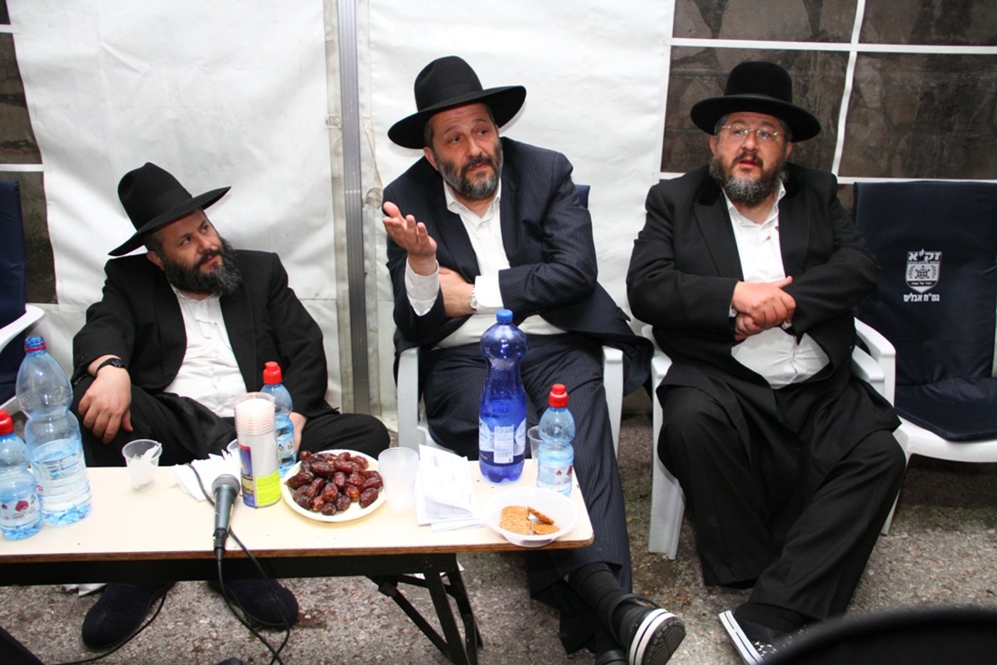 שבעה אצל דרעי: הנשיא פרס בא לנחם