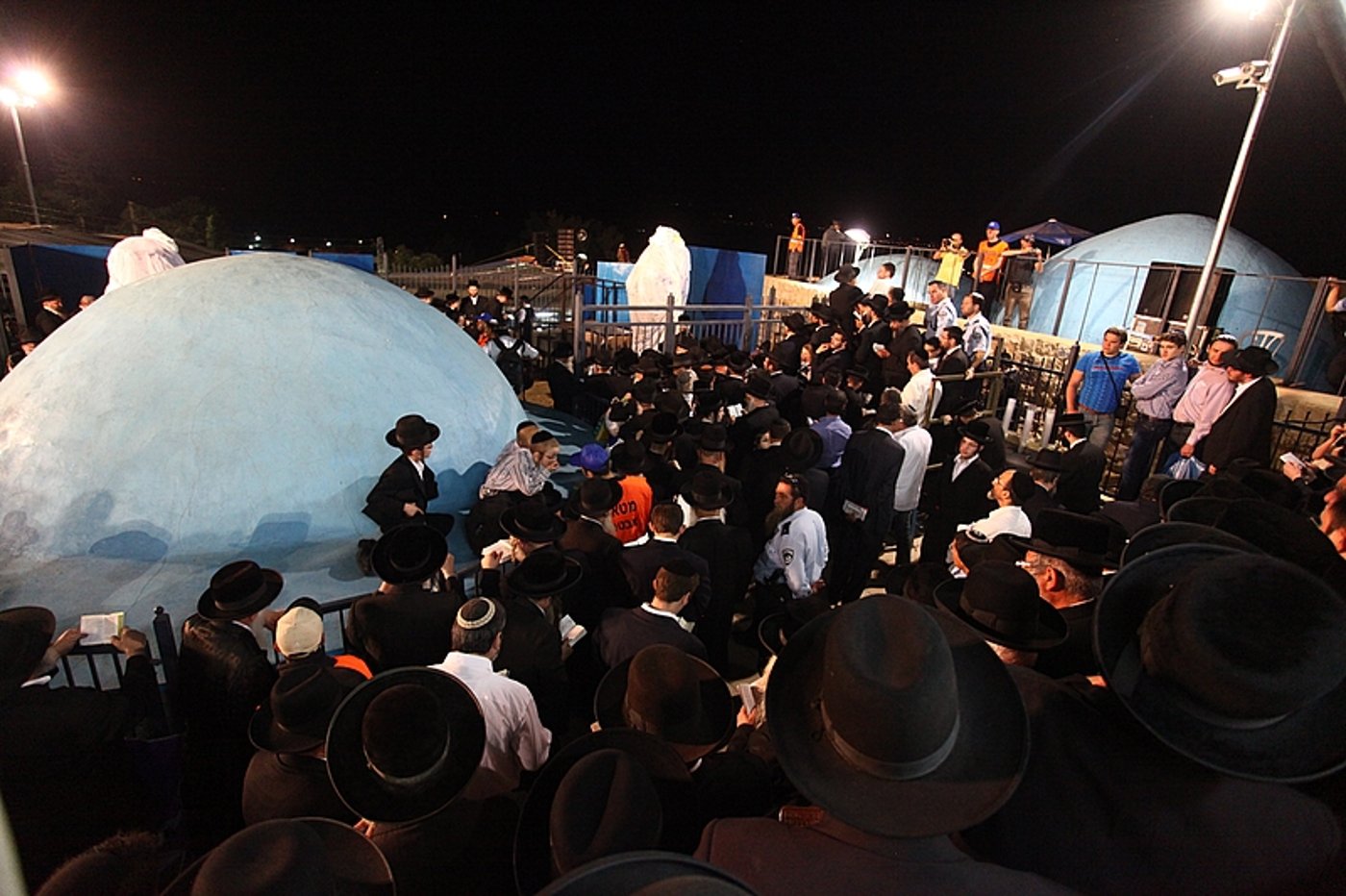 אוֹר מֻפְלֶא אוֹר הַיְקוֹד ● רבבות בהדלקה המרכזית בציון רשב"י